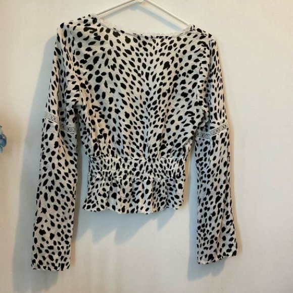 EXPRESS Plunging  V-Neck Animal Print Top - Picture 4 of 8